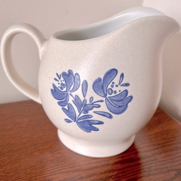 Pfaltzgraff Other - PFALTZGRAFF  YORKTOWNE LARGE CREAMER GRAVY BOAT PITCHER